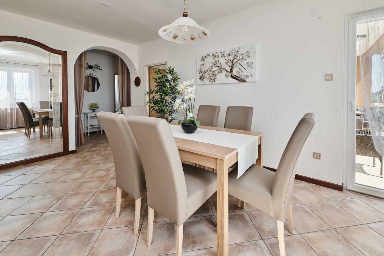 Apartment Ana Бртонигла Екстер'єр фото